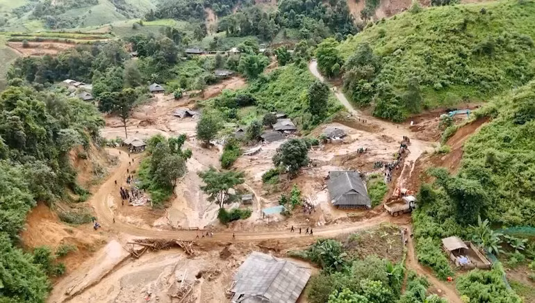 Nhiều căn nhà đã bị vùi lấp, cuốn trôi.