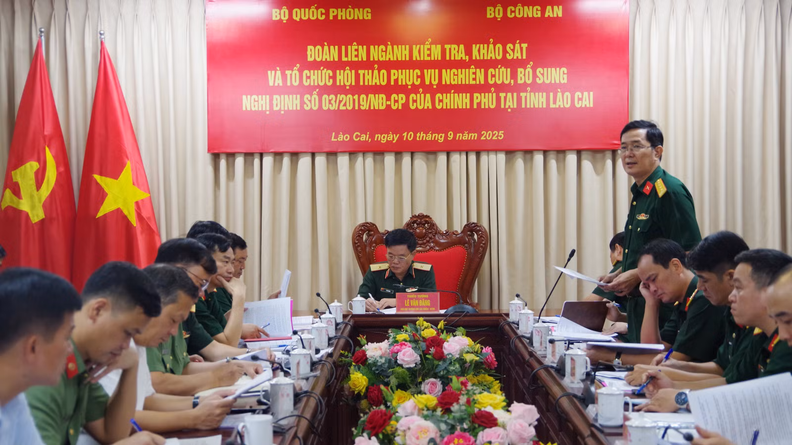 2-dong-chi-dai-ta-le-van-dinh-pho-truong-phong-chien-truong-cuc-tac-chien-bo-tong-tham-muu-phat-bieu-tai-hoi-nghi.jpg