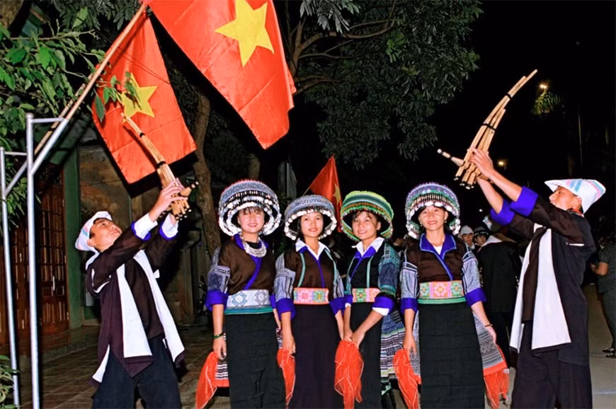 Đồng bào Mông ở xã Lao Chải, tỉnh Lào Cai vui đón Tết Độc lập.