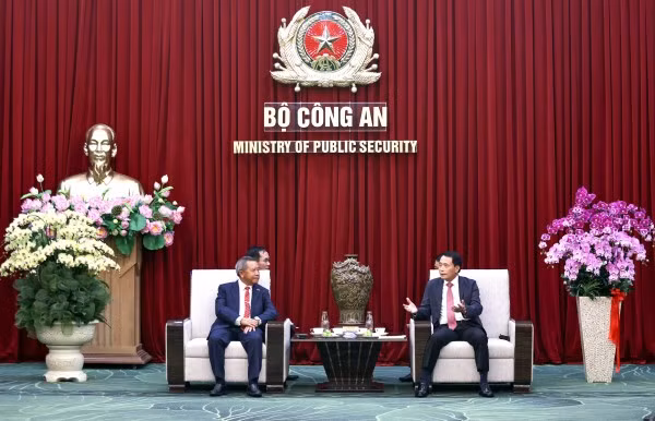 Thứ trưởng Lê Quốc Hùng khẳng định cần tăng cường tuyên truyền về truyền thống quan hệ đặc biệt Việt Nam - Lào.