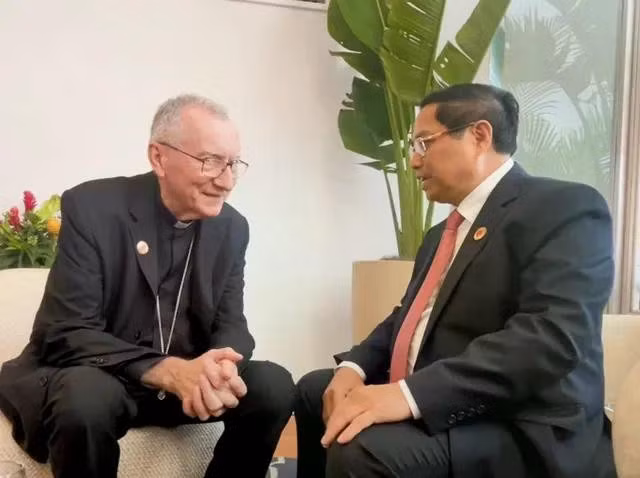 Thủ tướng Phạm Minh Chính và Thủ tướng Vatican, Hồng y Pietro Parolin.