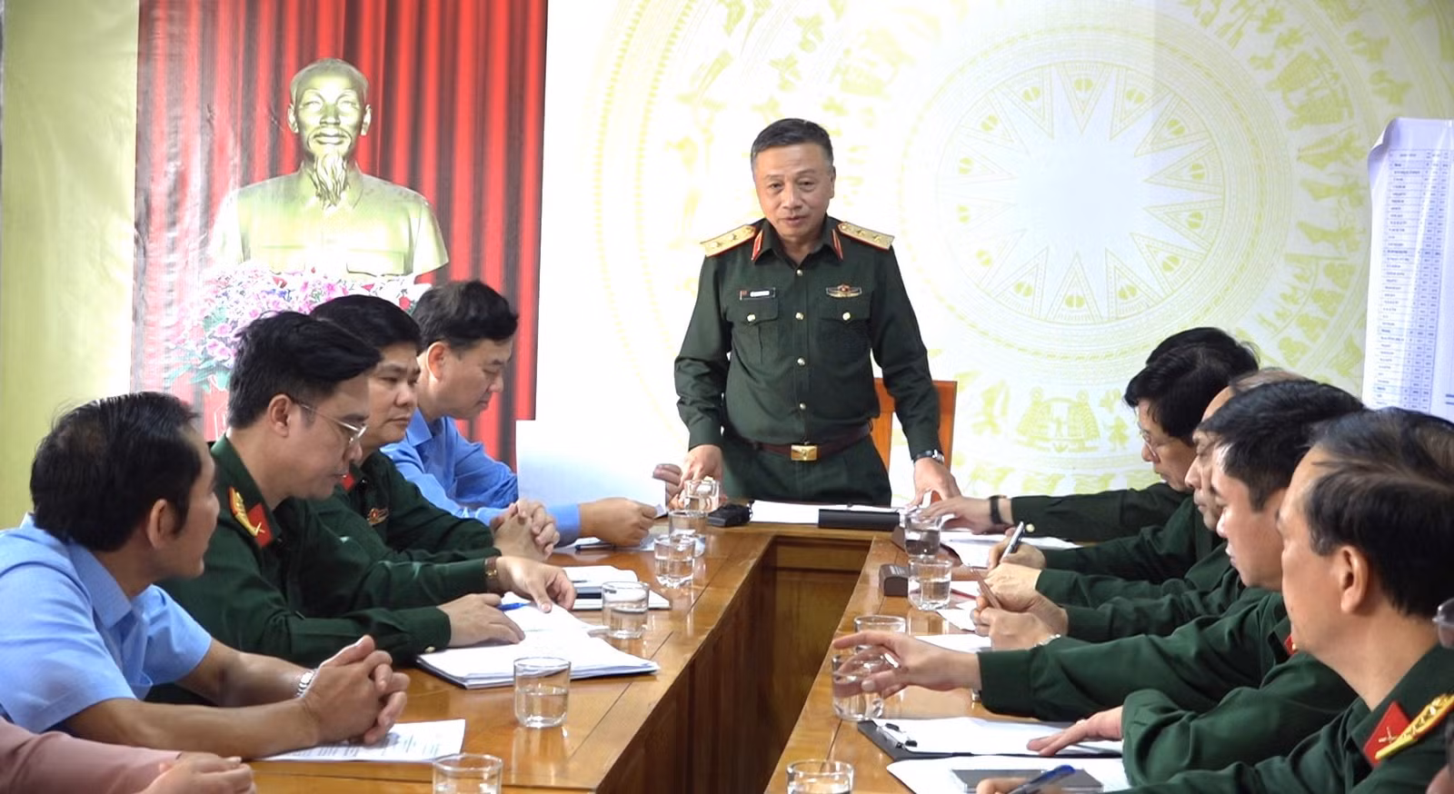 trung-tuong-le-quang-minh-pho-chu-nhiem-tong-cuc-chinh-tri-quan-doi-nhan-dan-viet-nam-phat-bieu-tai-buoi-kiem-tra.jpg