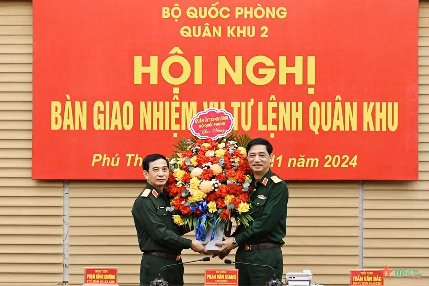 Đại tướng Phan Văn Giang chủ trì Hội nghị bàn giao nhiệm vụ Tư lệnh Quân khu 2 ảnh 7