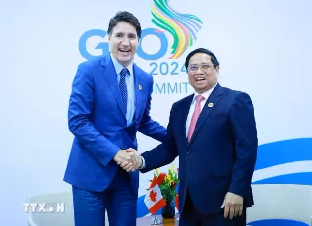 Thủ tướng Phạm Minh Chính gặp Thủ tướng Canada Justin Trudeau.