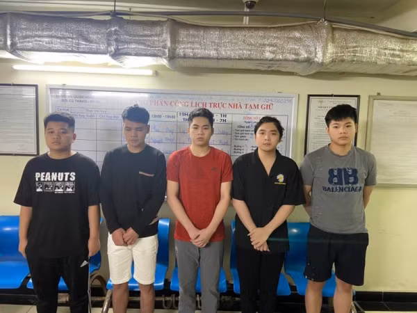 Các đối tượng bị Công an quận Hoàn Kiếm bắt giữ.