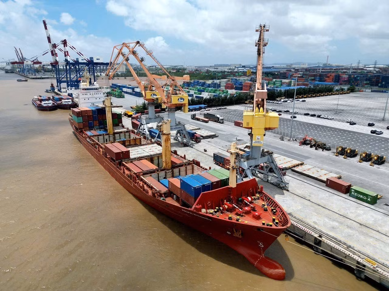 Phấn đấu tổng kim ngạch xuất nhập khẩu tăng 12% trở lên năm 2025.