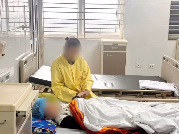 Một bệnh nhi mắc cúm A đang điều trị tại Bệnh viện Bệnh Nhiệt đới Trung ương.