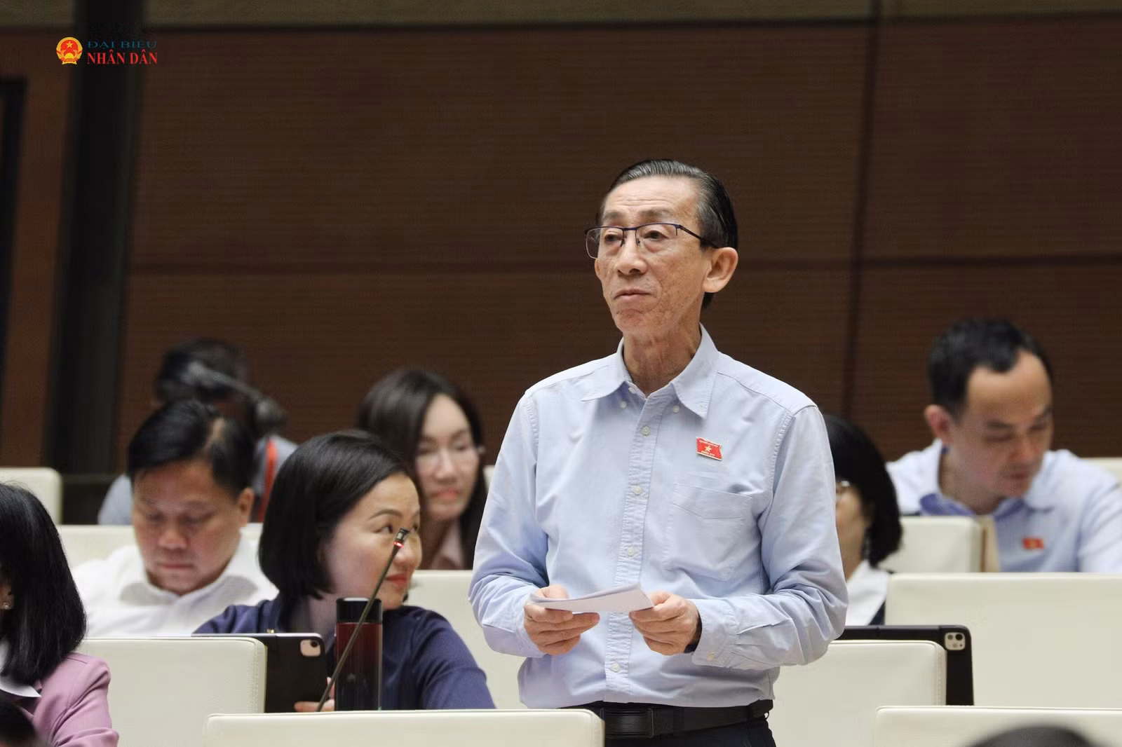 ĐBQH Trần Hoàng Ngân (TP. Hồ Chí Minh) phát biểu tại hội trường. Ảnh: Khánh Duy