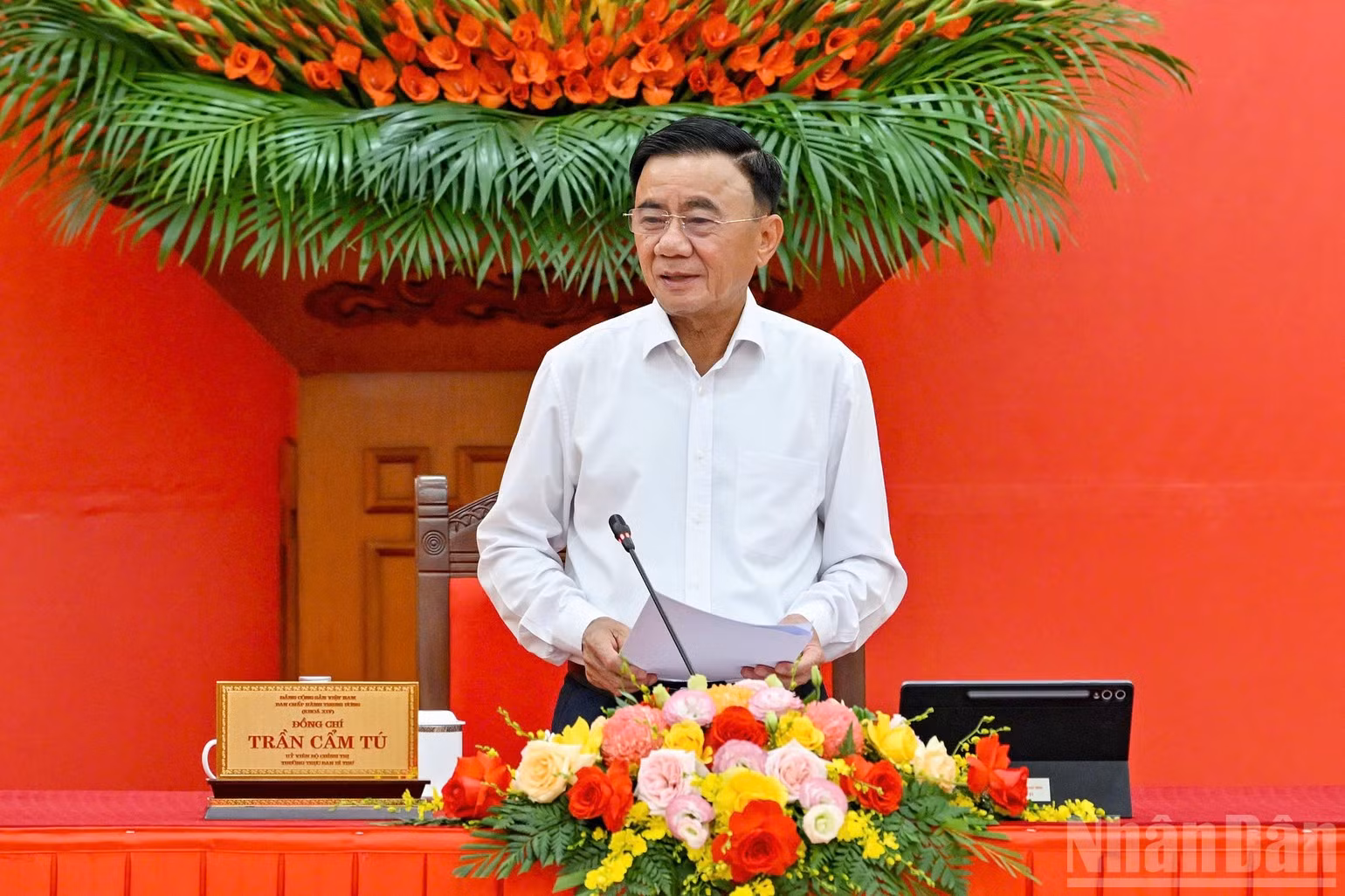 Thường trực Ban Bí thư Trần Cẩm Tú: Tinh thần chung là tất cả các kiến nghị, đề xuất phải được khẩn trương xem xét, giải quyết, đi thẳng vào vấn đề, rõ ràng, cụ thể. (Ảnh: THỦY NGUYÊN)