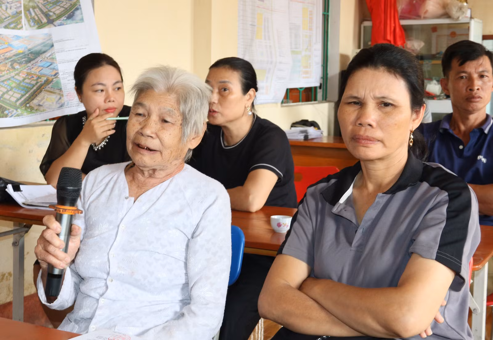 dai-dien-ho-dan-phat-bieu-y-kien-anh-3-thanh-nghi.jpg