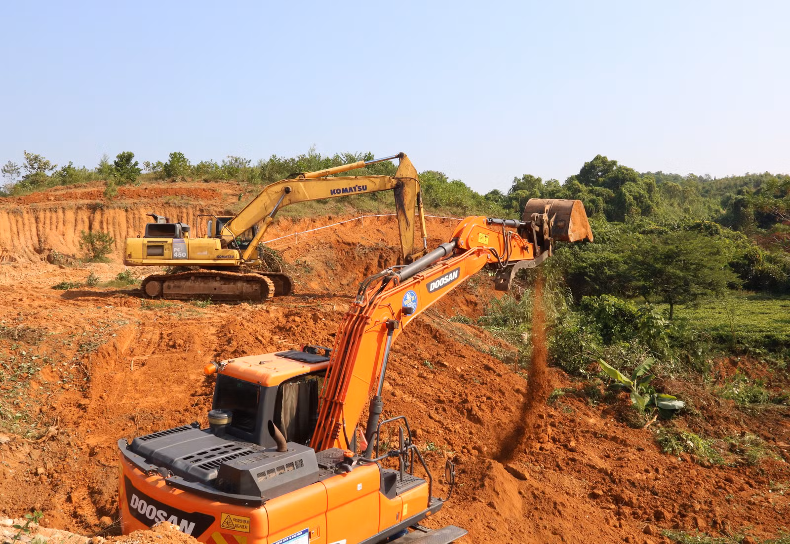 Thi công hạng mục đường, mặt bằng thuộc Tiểu dự án giải phóng mặt bằng khu, cụm công nghiệp huyện Trấn Yên.