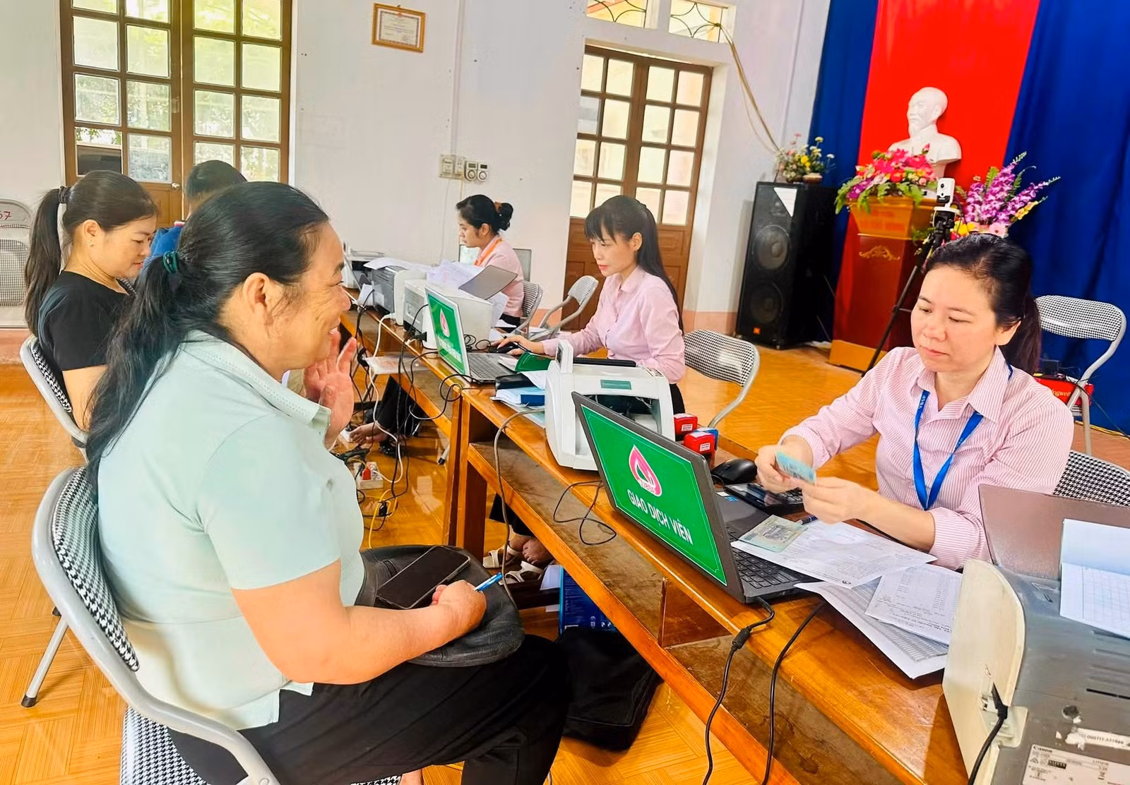 9 tháng năm 2026, Chi nhánh Ngân hàng Chính sách xã hội tỉnh Lào Cai đã giải ngân 990,194 tỷ đồng vốn vay ưu đãi thuộc nhóm chương trình tạo việc làm cho 10.220 khách hàng