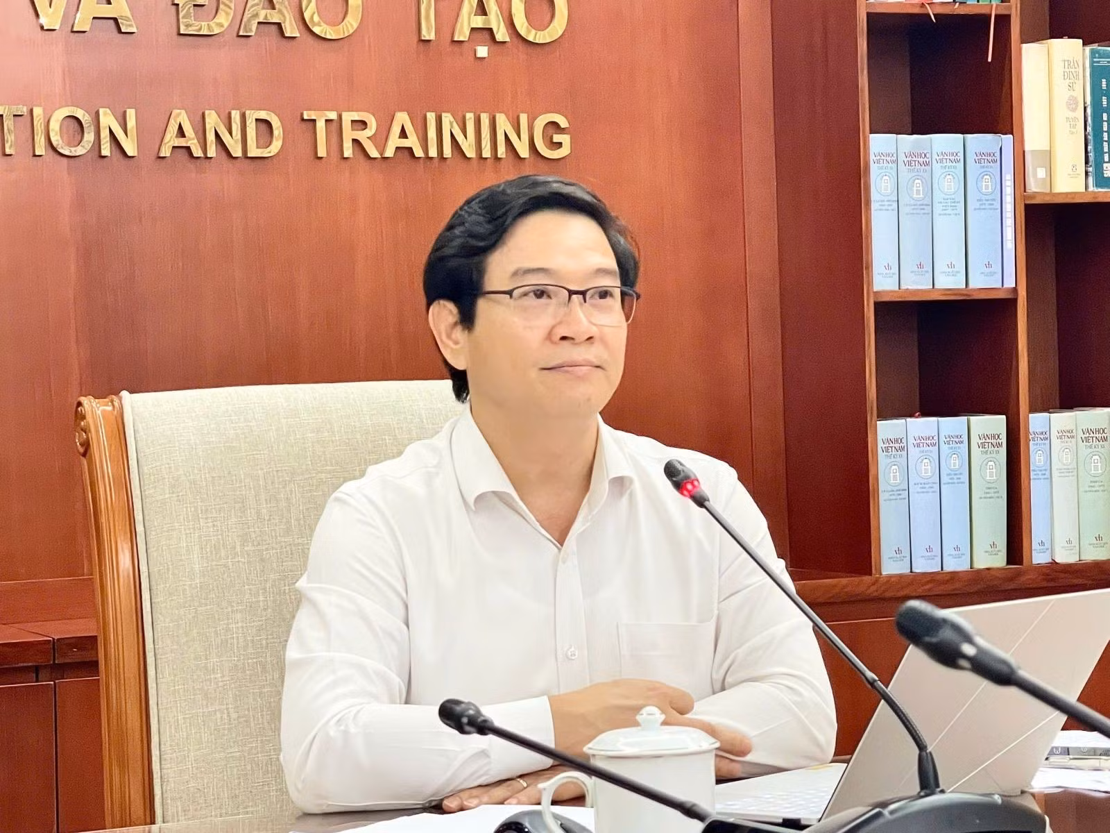 TS Thái Văn Tài, Vụ trưởng Vụ Giáo dục phổ thông, Bộ GD&amp;ĐT, trao đổi tại hội thảo về việc thực hiện Thông tư 85 của Sở GD&amp;ĐT TPHCM. Ảnh: BỘ GD&amp;ĐT