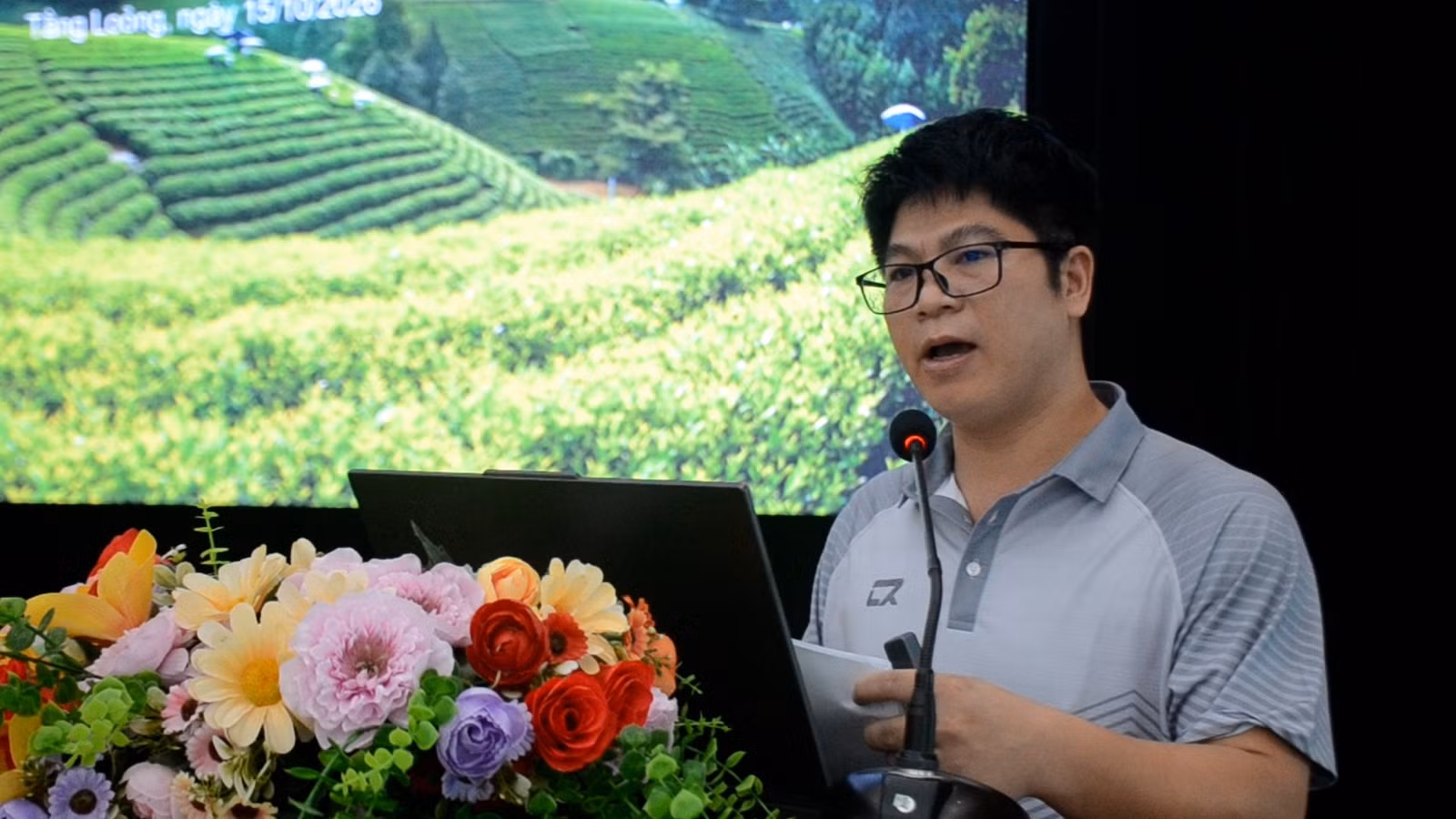 dai-dien-vien-kien-truc-quy-hoach-xay-dung-tinh-lao-cai-cong-bo-va-trinh-bay-chi-tiet-cac-noi-dung-cot-loi-cua-do-an-quy-hoach.jpg