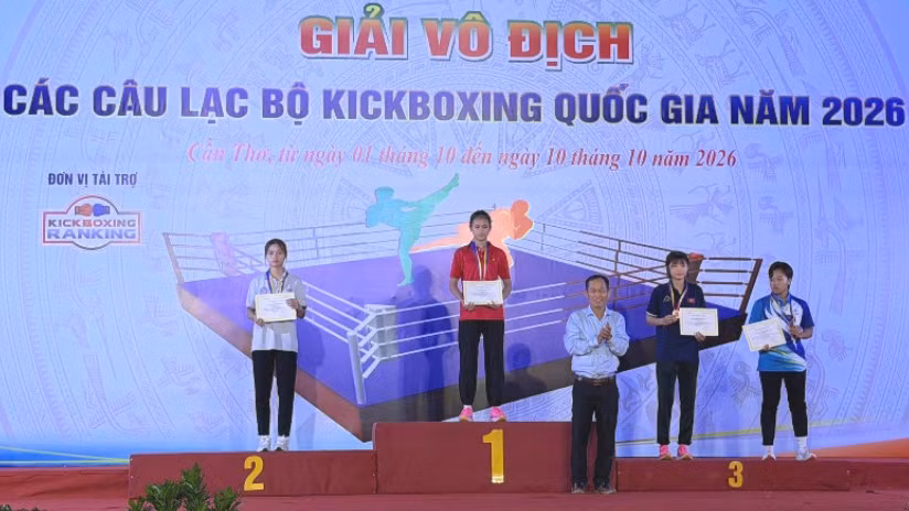 phan-ngoc-hoa-gianh-huy-chuong-vang-6513.jpg