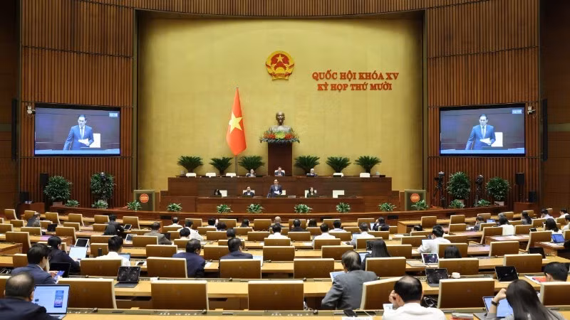 Quốc hội thảo luận ở hội trường về dự án Luật Thương mại điện tử.