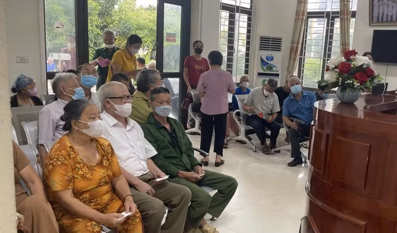 Người dân đến đăng ký khám chữa bệnh tại Trung tâm Y tế khu vực Trấn Yên, tỉnh Lào Cai.
