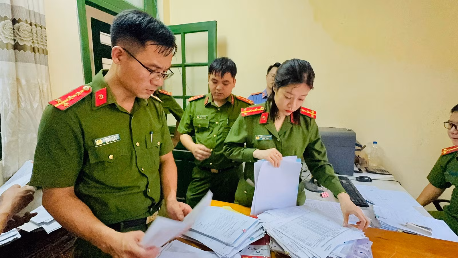 anh-4-kham-xet-noi-lam-viec-cua-pham-thi-mai-1-1259.jpg