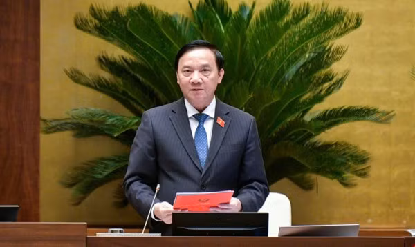 Phó Chủ tịch Quốc hội Nguyễn Khắc Định điều hành thảo luận.