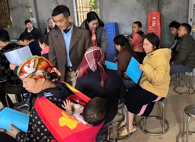 Truyền thông giáo dục dinh dưỡng được TTYT khu vực Mường Khương lồng ghép với các hoạt động của thôn, bản.
