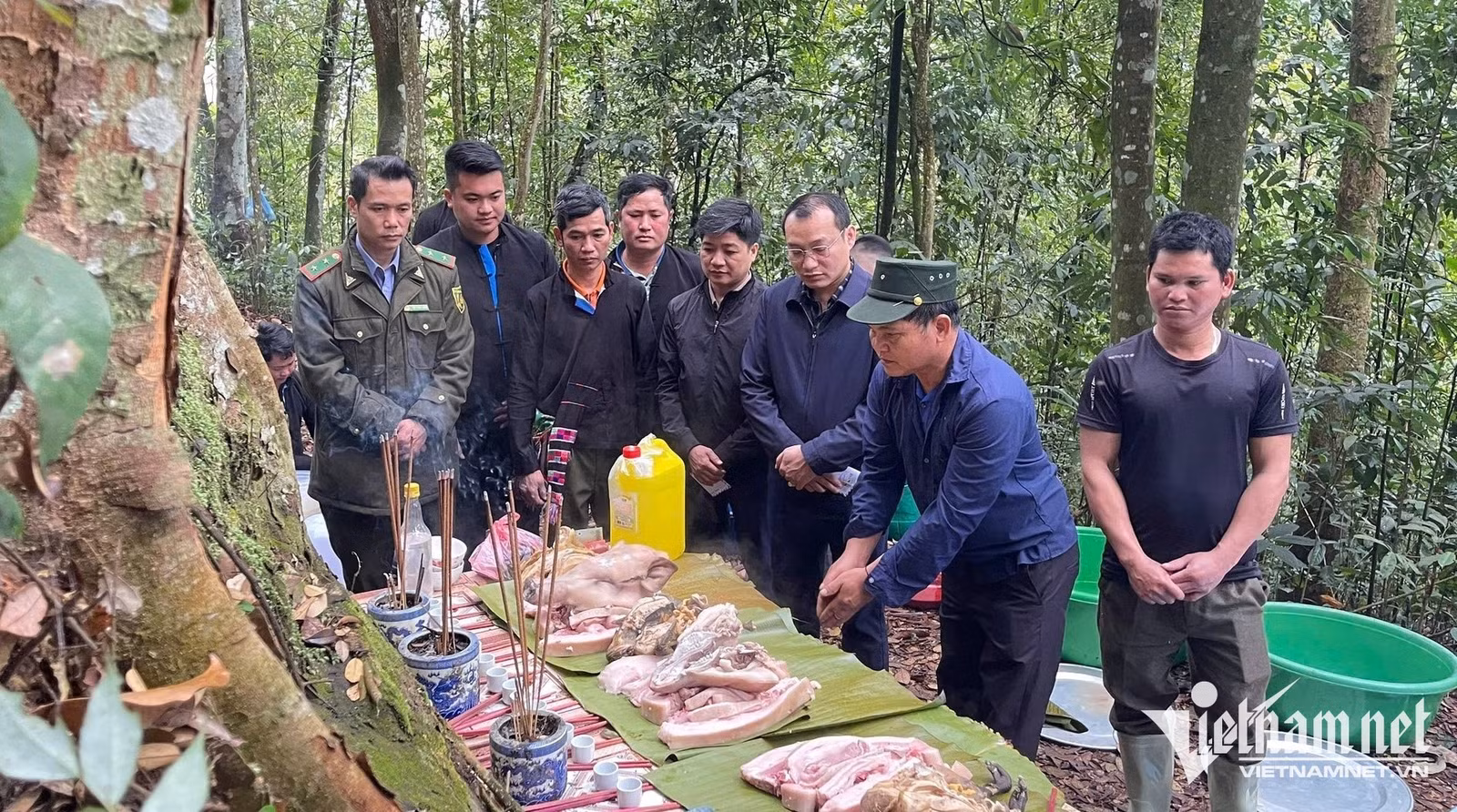 w-nguoi-dan-xa-ta-cu-ty-rat-chu-trong-bao-ton-ban-sac-van-hoa-truyen-thong-trong-anh-nguoi-dan-lam-le-cung-rung-2446.jpg