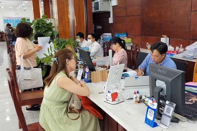 Với mức tăng dự kiến 8%, mỗi tháng lương cơ sở sẽ tăng thêm gần 190.000 đồng.