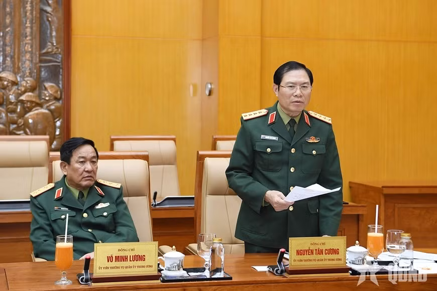 Đại tướng Nguyễn Tân Cương phát biểu tại hội nghị.