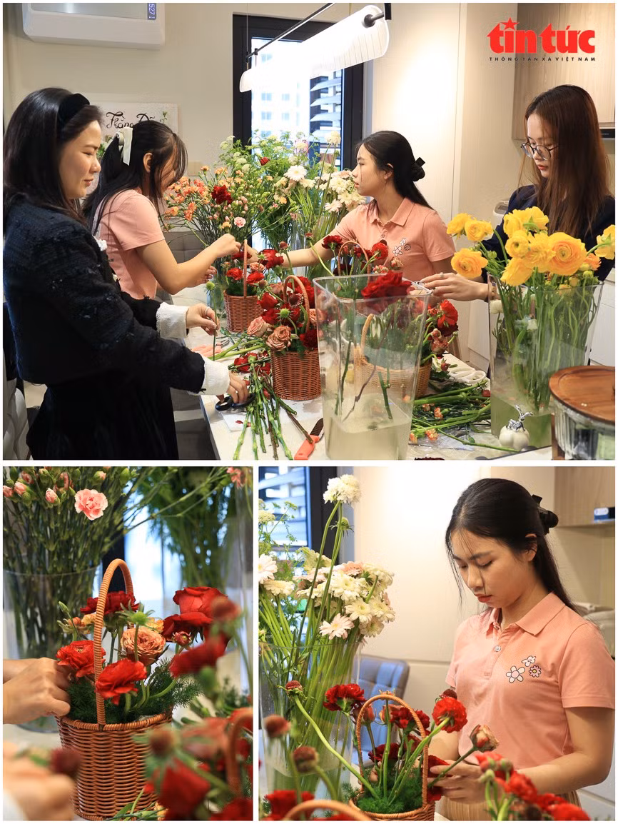 Hoạt động bán hoa gây quỹ xây dựng các tủ sách dành tặng cho các em nhỏ.