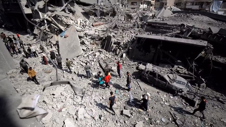 Khung cảnh đổ nát sau cuộc không kích của Israel vào một tòa nhà ở thành phố Jabalia, phía Bắc dải Gaza, ngày 18-3.