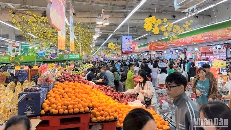 Người tiêu dùng mua sắm tại siêu thị GO!, Big C.