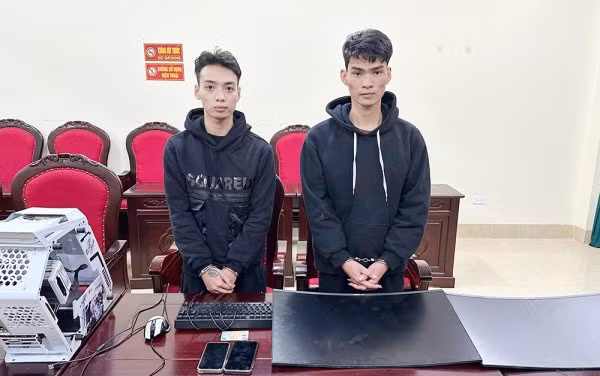Đối tượng Nguyễn Hữu Duy Nguyễn Kim Ngọc cùng tang vật.