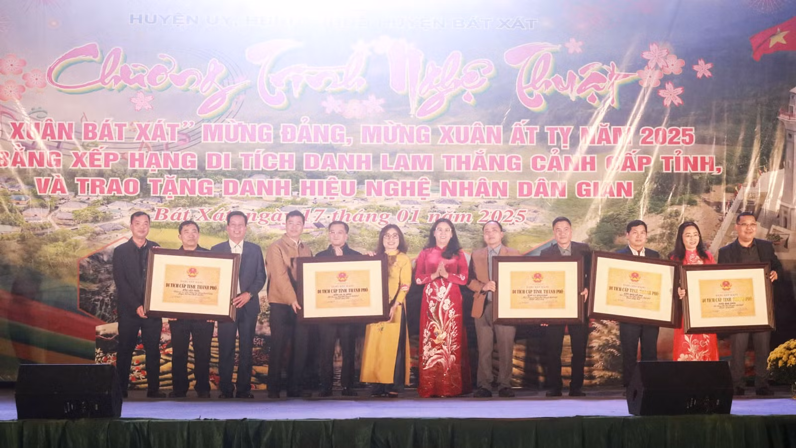 trao-bang-cong-nhan-5-di-tich-danh-lam-thang-canh-cap-tinh-cho-huyen-bat-xat.jpg