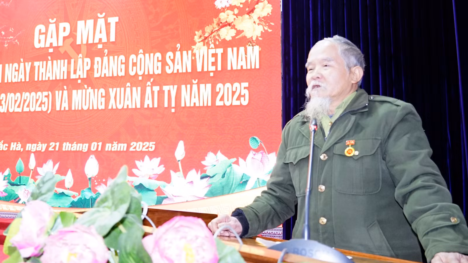 Đại diện đảng viên 50 năm tuổi Đảng phát biểu tại buổi gặp mặt.