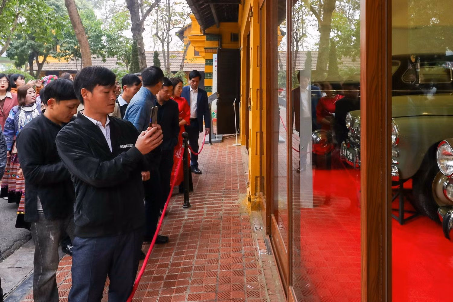 Lần thứ hai Trưởng thôn Ma Seo Chứ vào Lăng viếng Bác, cảm xúc của anh vẫn vẹn nguyên như lần đầu.