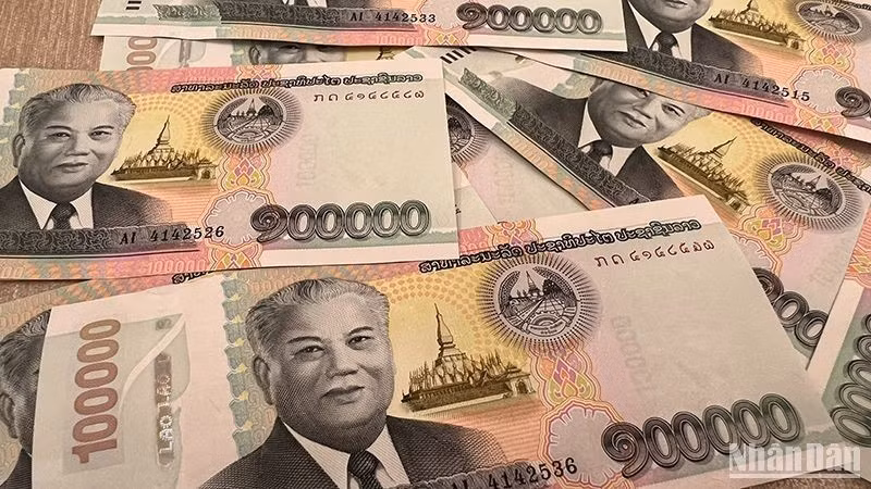 Tờ tiền có mệnh giá lớn nhất hiện nay của Lào là 100.000 kíp.