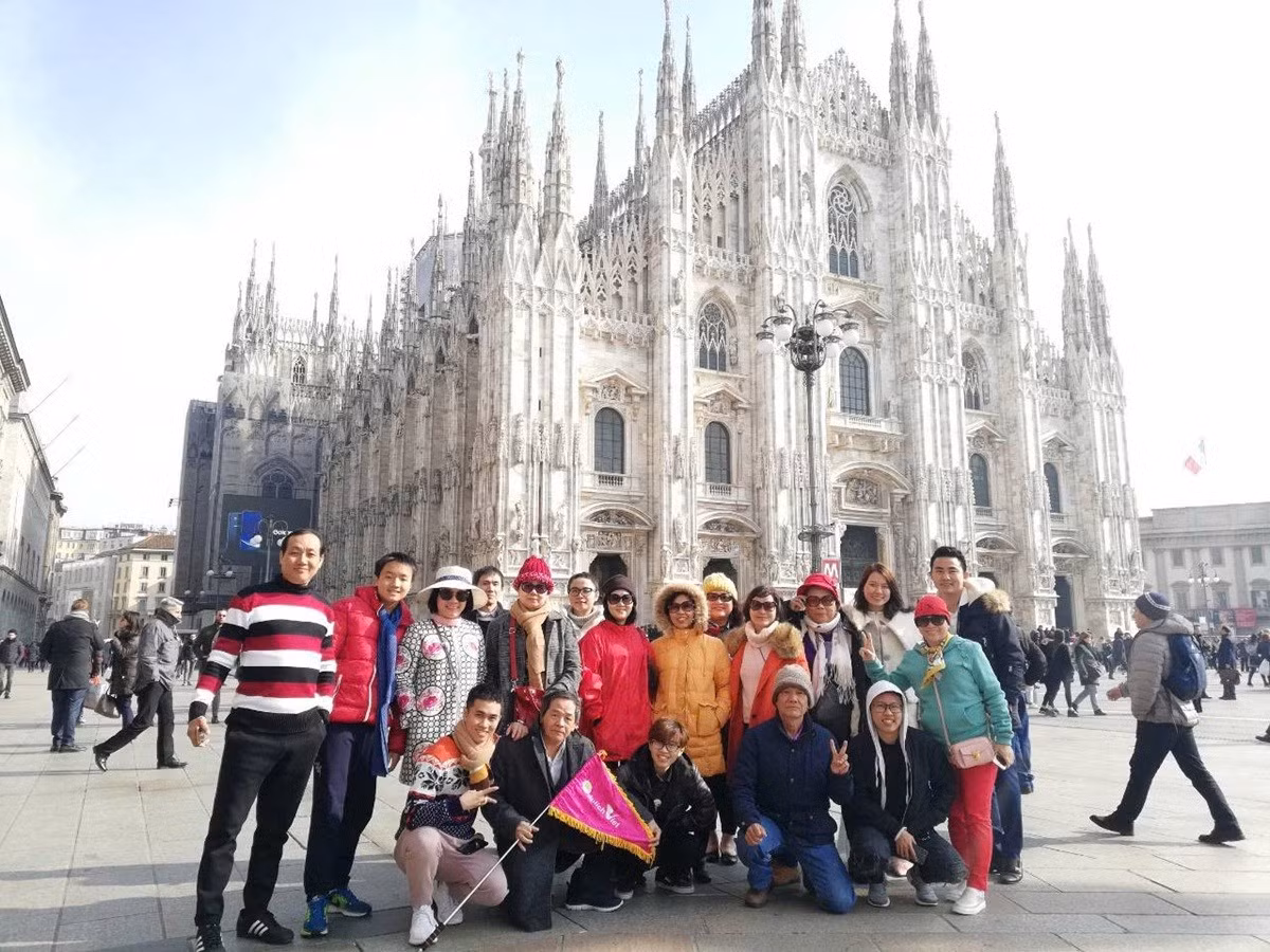 Các tour du lịch nước ngoài trong dịp tết tại công ty Du lịch Việt hoạt động sôi nổi.