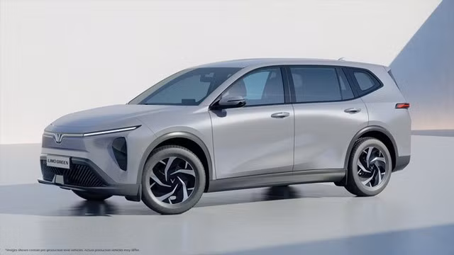 Người tiêu dùng mong chờ công bố giá và mở bán mẫu xe đa dụng 7 chỗ Limo và mẫu mincar Minio của VinFast.