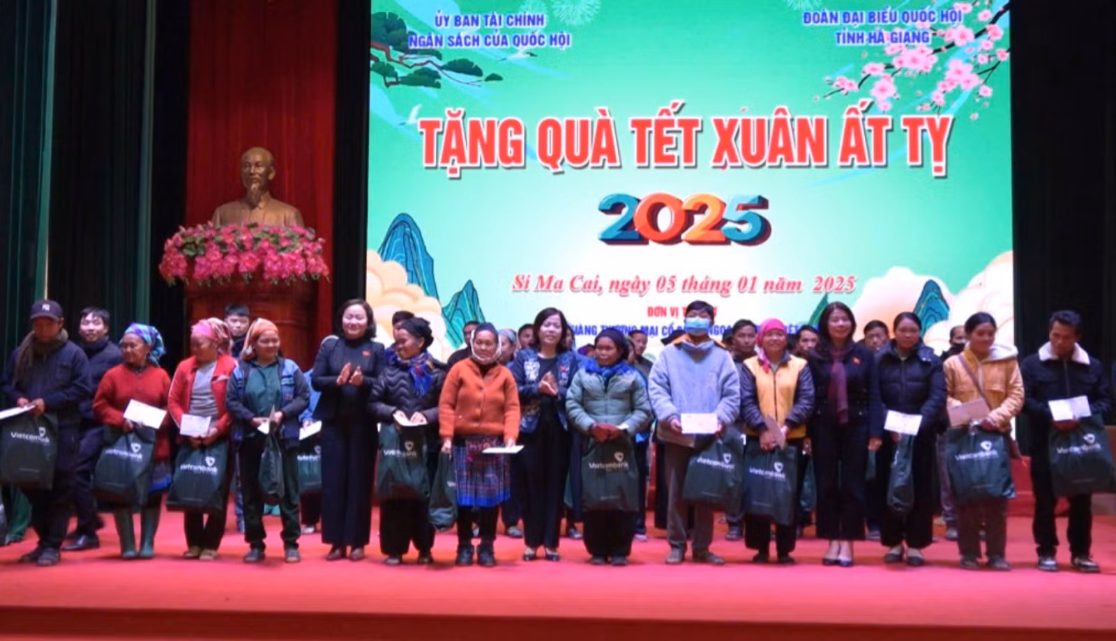 tang-qua-cac-ho-gia-dinh-6309.jpg