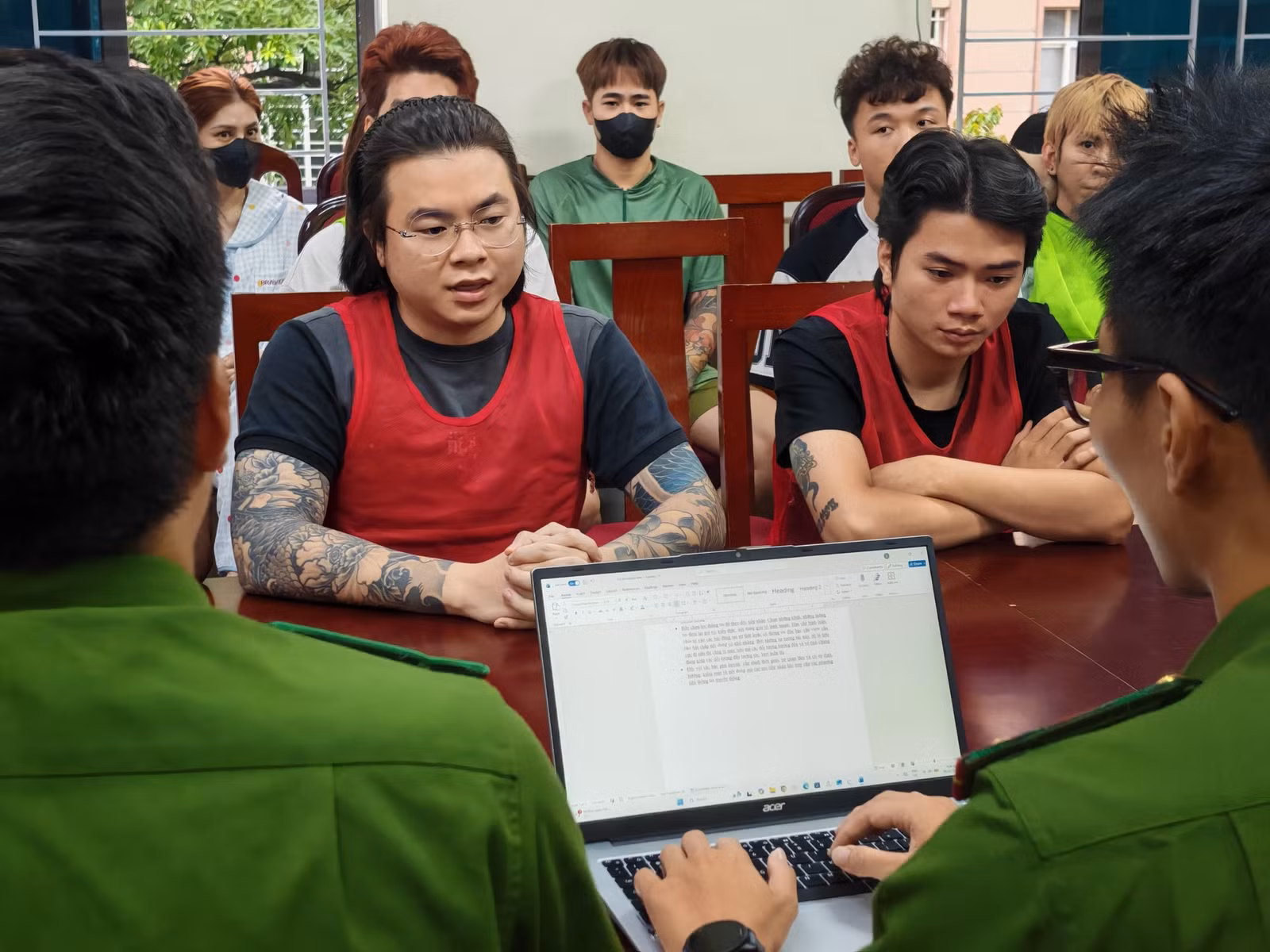 Cơ quan CSĐT Công an TP. Hà Nội đã khởi tố vụ án, khởi tố bị can đối với Phạm Tuấn - người tự xưng là “đàn em” của Ngô Bá Khá (tức “Khá Bảnh”) cùng 9 đối tượng liên quan.