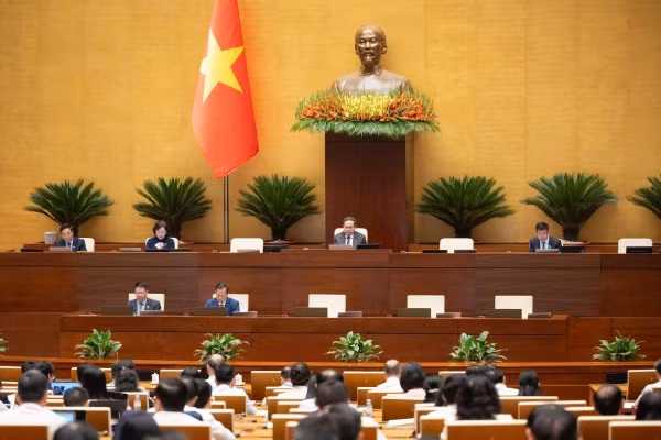 Các đồng chí lãnh đạo Quốc hội tại phiên họp.