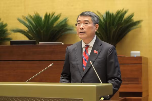 Thủ tướng Lê Minh Hưng trình bày Báo cáo về đánh giá bổ sung kết quả thực hiện Kế hoạch phát triển KT-XH và NSNN năm 2025, thực hiện kế hoạch những tháng đầu năm 2026.