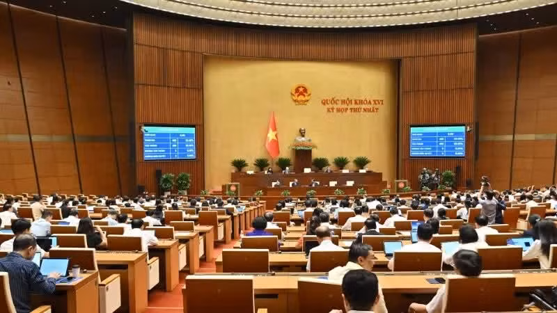 Quốc hội thông qua Nghị quyết về việc ban hành một số quy định về thuế bảo vệ môi trường, thuế giá trị gia tăng, thuế tiêu thụ đặc biệt đối với xăng, dầu và nhiên liệu bay.