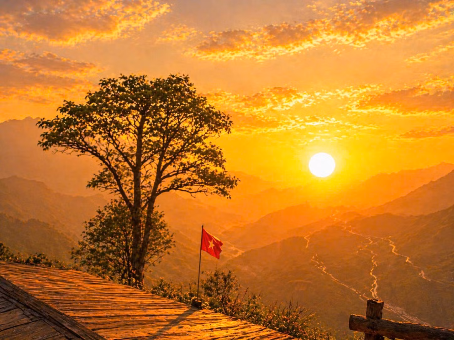 Những tia nắng cuối ngày len qua biển mây đã tạo nên khung cảnh hoàng hôn rực rỡ nơi núi rừng Tây Bắc.