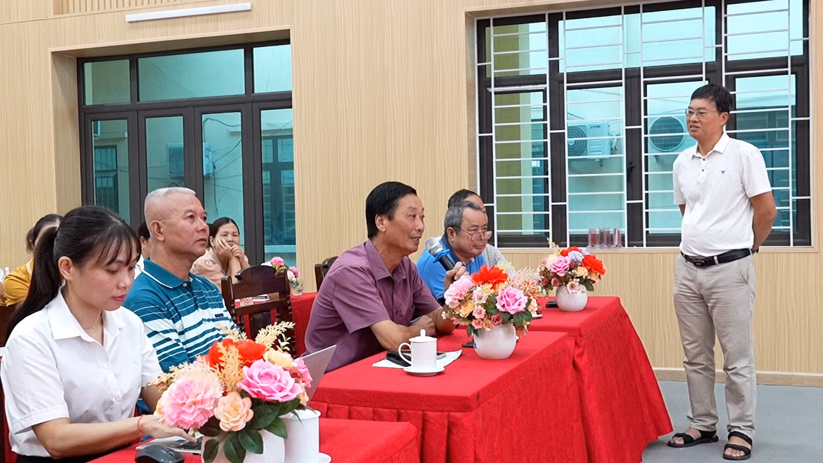 5-hoc-vien-trao-doi.jpg