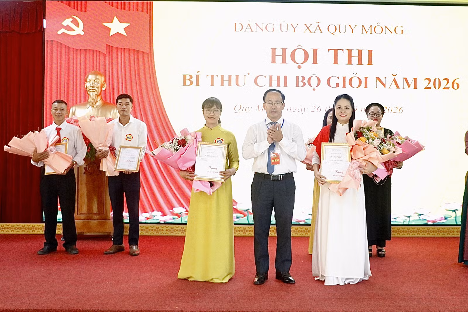 4-thi-sinh-tran-ngoc-chinh-va-nguyen-thi-men-xuat-sac-dat-giai-nhat-tai-hoi-thi.jpg