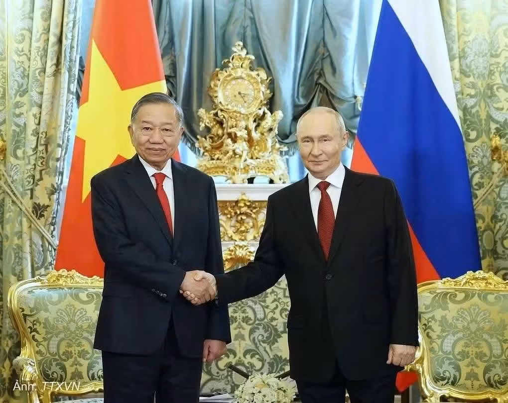 Tổng Bí thư, Chủ tịch nước Tô Lâm và Tổng thống Nga Vladimir Putin chụp ảnh chung trước hội đàm tại Điện Kremlin hôm 9/9. Ảnh: TTXVN