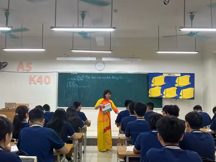 Ước tính của Bộ GD&amp;ĐT, sau sắp xếp, tinh gọn mạng lưới cơ sở giáo dục phổ thông, khoảng 32.652 cán bộ quản lý dôi dư sẽ được bố trí chuyển sang làm giáo viên trực tiếp giảng dạy.