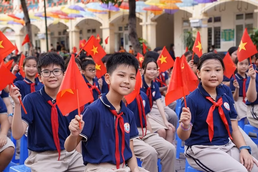 Các em thiếu nhi tham gia lễ phát động.