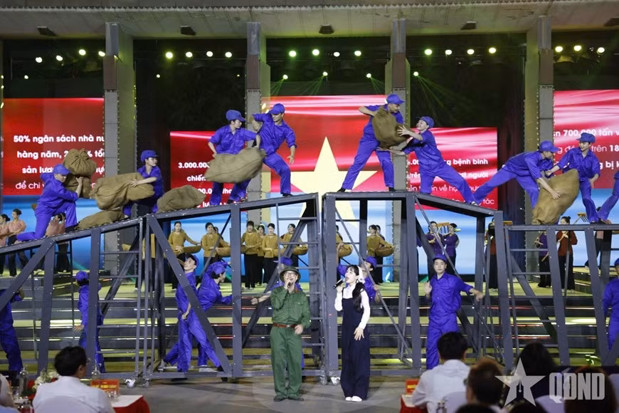 Các tiết mục văn nghệ tại điểm cầu Hà Nội.