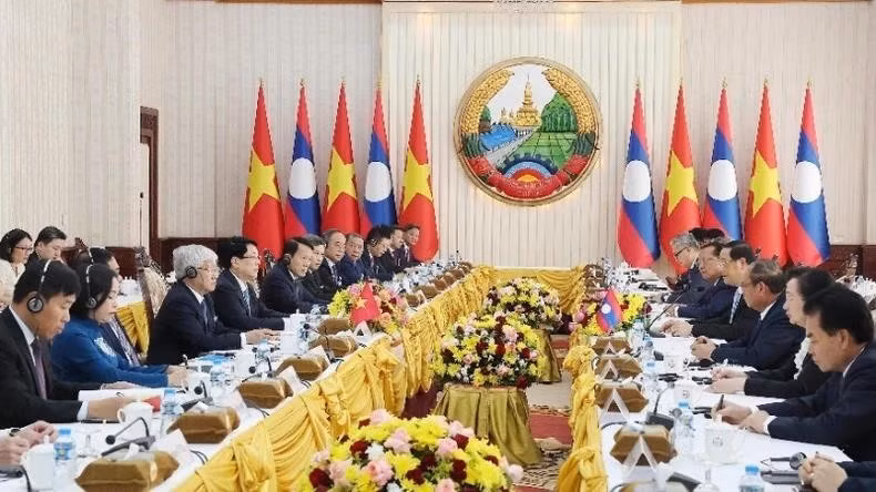 Chủ tịch nước Lương Cường hội kiến Thủ tướng Chính phủ Lào Sonexay Siphandone.